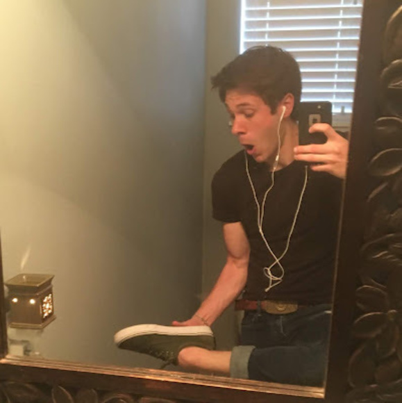 Meet your Posher, Logan - Picture 1 of 1